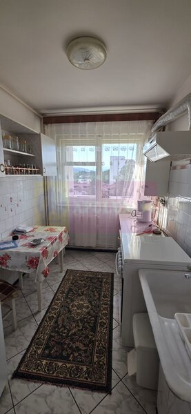 Apartament cu 3 camere de inchiriat in Campina, zona centrala